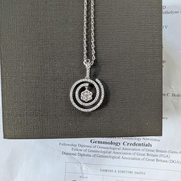 Diamond necklace - Picture 1 of 3